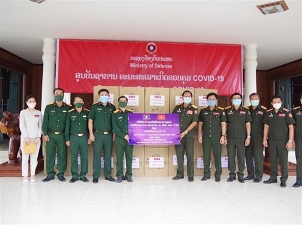 Binh đoàn 11, Quân khu 4 trao vật tư y tế hỗ trợ Lào phòng dịch COVID-19 Binh đoàn 11, Quân khu 4 trao vật tư y tế hỗ trợ Lào phòng dịch COVID-19