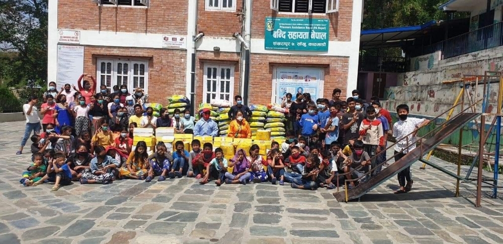 Việt Nam trao tặng 30.000 USD cho Chính phủ và nhân dân Nepal phòng chống dịch COVID-19 Việt Nam trao tặng 30.000 USD cho Chính phủ và nhân dân Nepal phòng chống dịch COVID-19