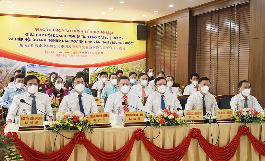 Ký kết thỏa thuận khung 6 nội dung giữa doanh nghiệp Lào Cai (Việt Nam) và Vân Nam (Trung Quốc) Ký kết thỏa thuận khung 6 nội dung giữa doanh nghiệp Lào Cai (Việt Nam) và Vân Nam (Trung Quốc)