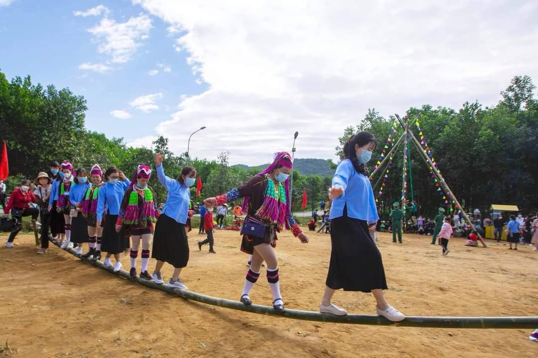 Lễ hội Hoa sim biên giới lần thứ I với chủ đề “Sắc màu biên cương” Lễ hội Hoa sim biên giới lần thứ I với chủ đề “Sắc màu biên cương”