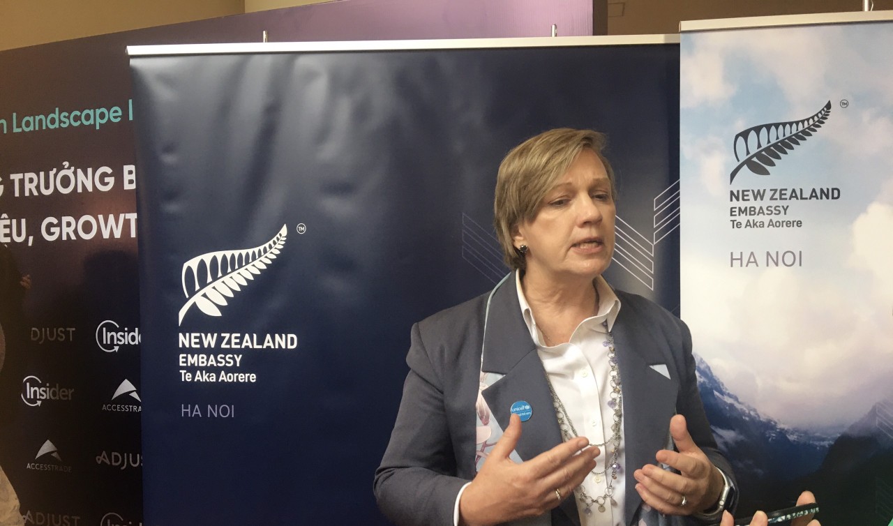Đại sứ New Zealand tại Việt Nam: Chiến dịch vaccine của Việt Nam rất tuyệt vời Đại sứ New Zealand tại Việt Nam: Chiến dịch vaccine của Việt Nam rất tuyệt vời