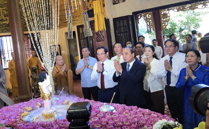 Chủ tịch nước chúc mừng chức sắc Giáo hội Phật giáo Việt Nam tại TP Hồ Chí Minh Chủ tịch nước chúc mừng chức sắc Giáo hội Phật giáo Việt Nam tại TP Hồ Chí Minh