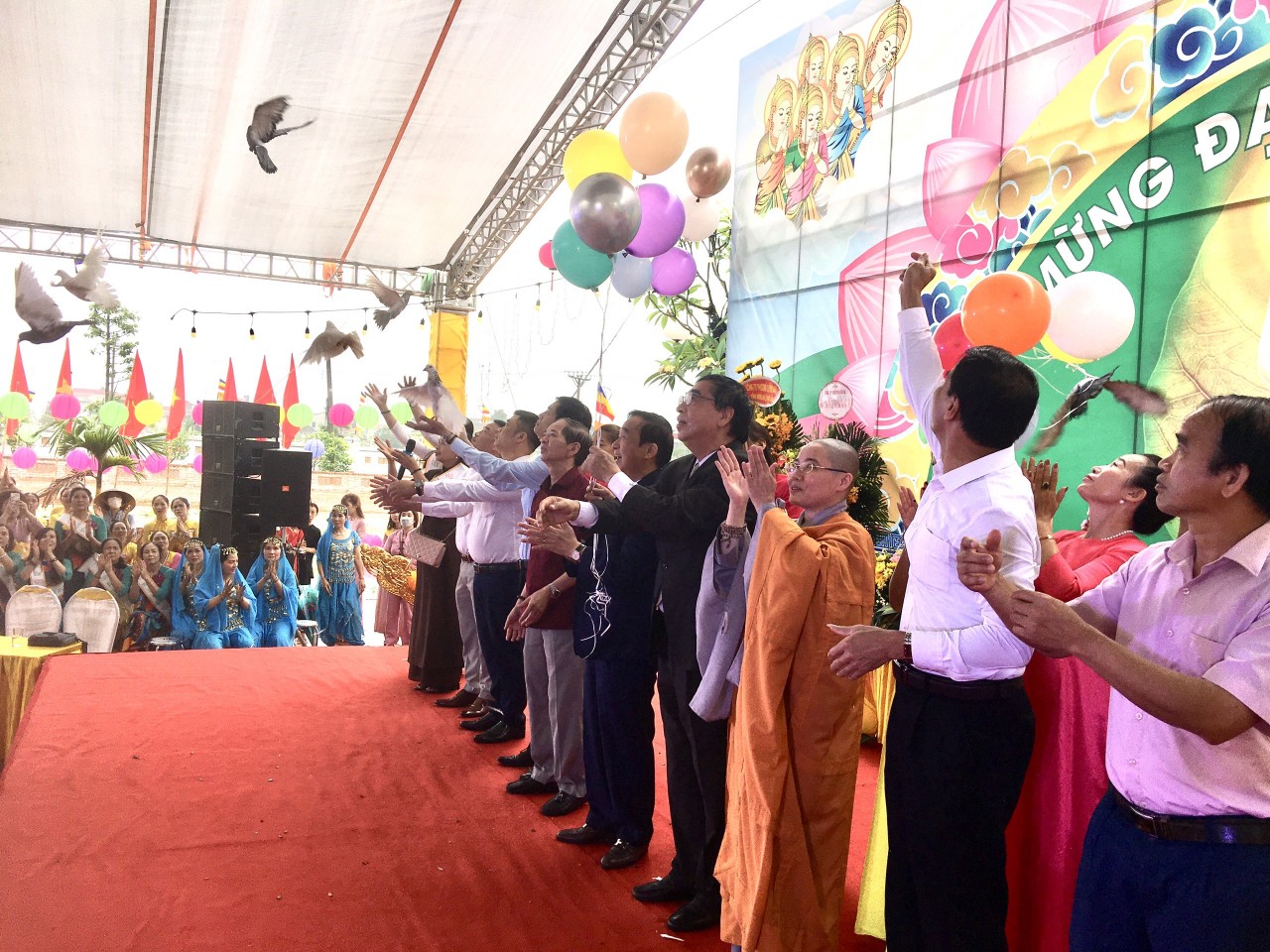 Hội liên lạc với người Việt Nam ở nước ngoài tham dự Đại lễ Phật đản tại chùa Khê Nữ Hội liên lạc với người Việt Nam ở nước ngoài tham dự Đại lễ Phật đản tại chùa Khê Nữ