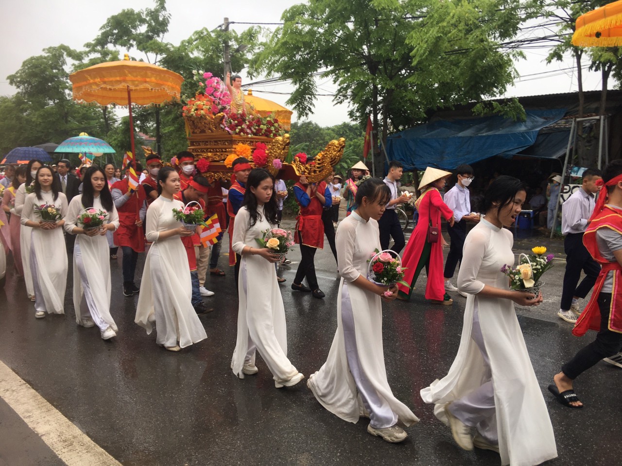 Hội liên lạc với người Việt Nam ở nước ngoài tham dự Đại lễ Phật đản tại chùa Khê Nữ Hội liên lạc với người Việt Nam ở nước ngoài tham dự Đại lễ Phật đản tại chùa Khê Nữ