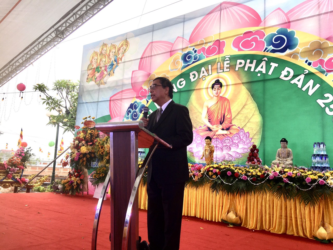 Hội liên lạc với người Việt Nam ở nước ngoài tham dự Đại lễ Phật đản tại chùa Khê Nữ Hội liên lạc với người Việt Nam ở nước ngoài tham dự Đại lễ Phật đản tại chùa Khê Nữ