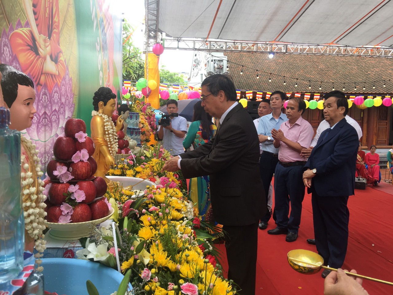 Hội liên lạc với người Việt Nam ở nước ngoài tham dự Đại lễ Phật đản tại chùa Khê Nữ Hội liên lạc với người Việt Nam ở nước ngoài tham dự Đại lễ Phật đản tại chùa Khê Nữ