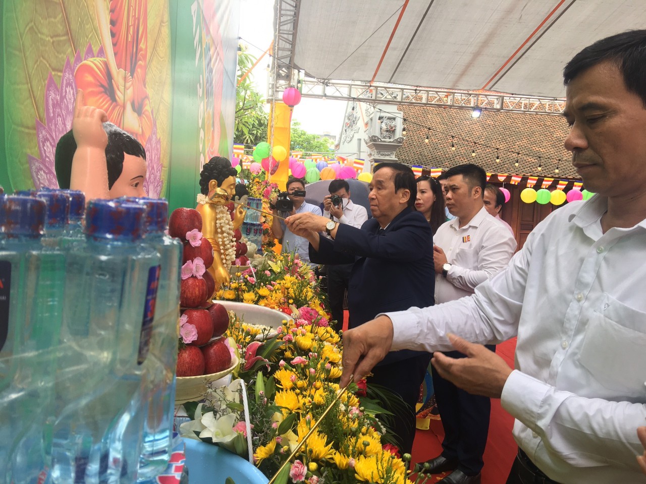 Hội liên lạc với người Việt Nam ở nước ngoài tham dự Đại lễ Phật đản tại chùa Khê Nữ Hội liên lạc với người Việt Nam ở nước ngoài tham dự Đại lễ Phật đản tại chùa Khê Nữ