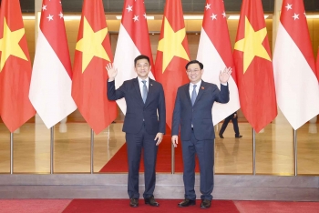 Chủ tịch Quốc hội Vương Đình Huệ hội đàm với Chủ tịch Quốc hội Singapore Tan Chuan-Jin