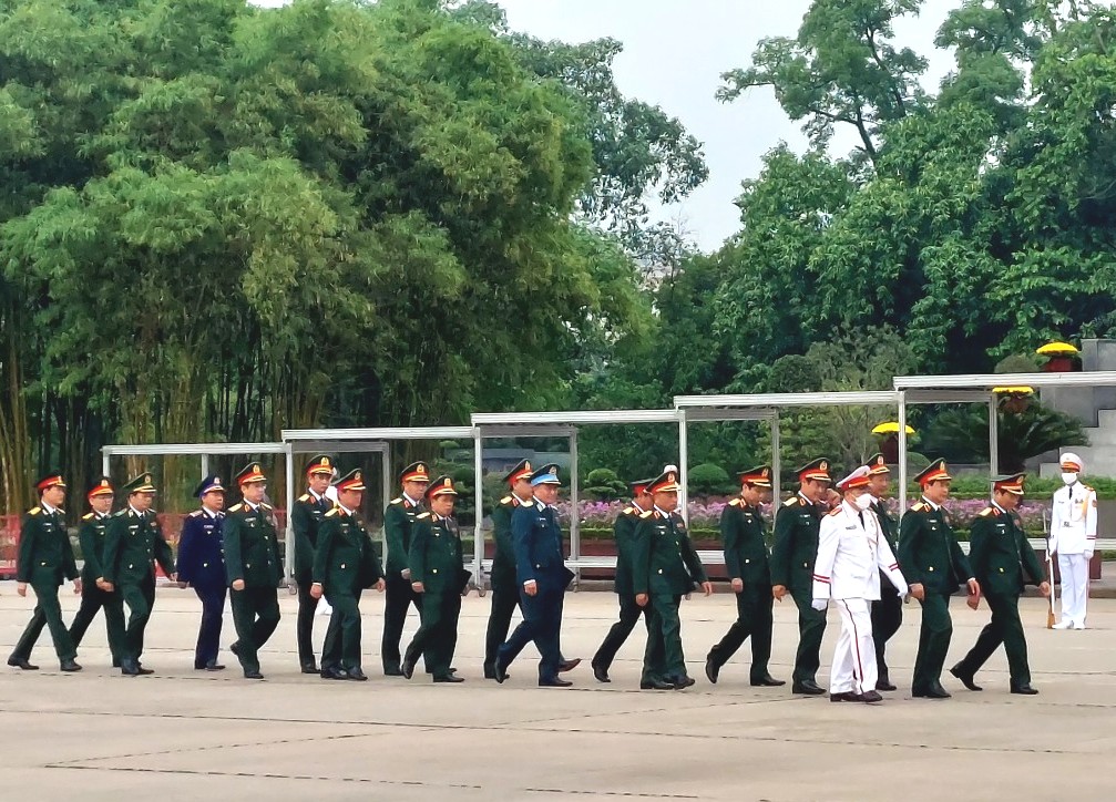 Lãnh đạo Đảng, Nhà nước vào Lăng viếng Chủ tịch Hồ Chí Minh - Ảnh 3. Lãnh đạo Đảng, Nhà nước vào Lăng viếng Chủ tịch Hồ Chí Minh - Ảnh 3.