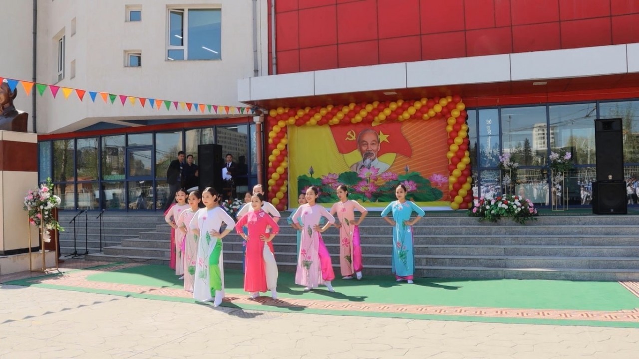 Đại sứ quán Việt Nam tại Mông Cổ kỷ niệm 132 năm Ngày sinh Chủ tịch Hồ Chí Minh Đại sứ quán Việt Nam tại Mông Cổ kỷ niệm 132 năm Ngày sinh Chủ tịch Hồ Chí Minh