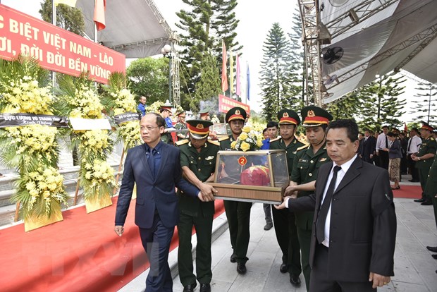 Hà Tĩnh đón nhận 10 hài cốt liệt sỹ hy sinh tại nước bạn Lào hình ảnh 1 Ha Tinh don nhan 10 hai cot liet sy hy sinh tai nuoc ban Lao hinh anh 1
