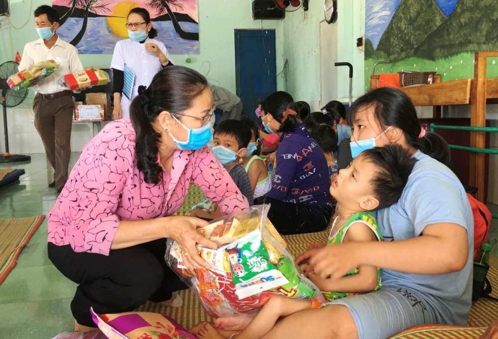 Nhiều hoạt động chăm lo, tặng quà cho trẻ em khuyết tật Việt Nam ngày Quốc tế thiếu nhi Nhiều hoạt động chăm lo, tặng quà cho trẻ em khuyết tật Việt Nam ngày Quốc tế thiếu nhi