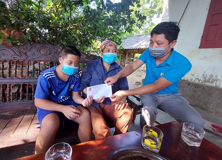 Nhiều hoạt động chăm lo, tặng quà cho trẻ em khuyết tật Việt Nam ngày Quốc tế thiếu nhi Nhiều hoạt động chăm lo, tặng quà cho trẻ em khuyết tật Việt Nam ngày Quốc tế thiếu nhi