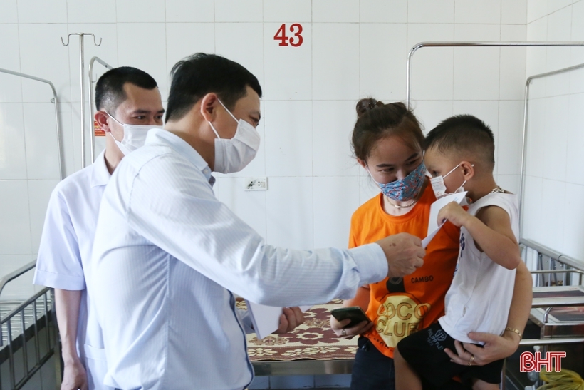 Nhiều hoạt động chăm lo, tặng quà cho trẻ em khuyết tật Việt Nam ngày Quốc tế thiếu nhi Nhiều hoạt động chăm lo, tặng quà cho trẻ em khuyết tật Việt Nam ngày Quốc tế thiếu nhi