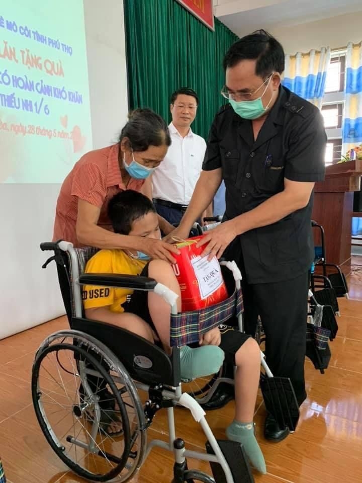 Nhiều hoạt động chăm lo, tặng quà cho trẻ em khuyết tật Việt Nam ngày Quốc tế thiếu nhi Nhiều hoạt động chăm lo, tặng quà cho trẻ em khuyết tật Việt Nam ngày Quốc tế thiếu nhi