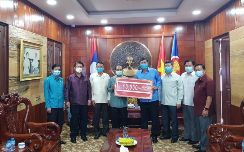 Tập đoàn Phongsubthavy (Lào) trao tiền và vật tư y tế trị giá 1 triệu USD cho Quỹ phòng chống COVID-19 của Việt Nam Tập đoàn Phongsubthavy (Lào) trao tiền và vật tư y tế trị giá 1 triệu USD cho Quỹ phòng chống COVID-19 của Việt Nam