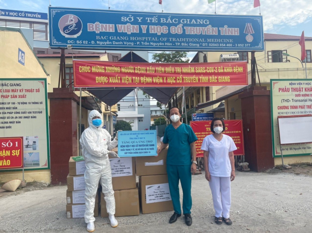 Biotech Việt Nam, VASI, ALOV tặng tỉnh Bắc Ninh, Bắc Giang bốt lấy mẫu xét nghiệm di động