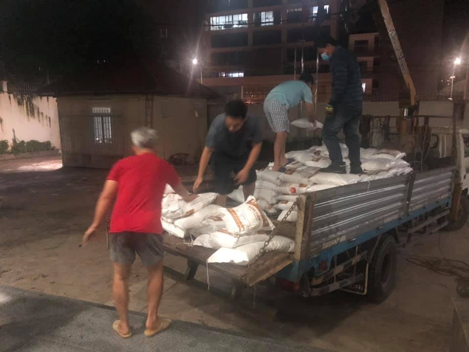 Tổng lãnh sự quán Việt Nam tại Preah Sihanouk (Campuchia) hỗ trợ tỉnh Koh Kong 7500 khẩu trang Tổng lãnh sự quán Việt Nam tại Preah Sihanouk (Campuchia) hỗ trợ tỉnh Koh Kong 7500 khẩu trang