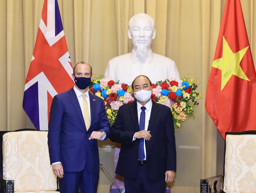 Bộ trưởng Bộ Ngoại giao và Phát triển Anh ấn tượng trước những thành tựu kiểm soát dịch Covid-19 của Việt Nam Bộ trưởng Bộ Ngoại giao và Phát triển Anh ấn tượng trước những thành tựu kiểm soát dịch Covid-19 của Việt Nam