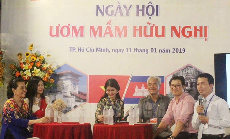 Ươm mầm hữu nghị Việt Nam - Campuchia: lớp trẻ được nuôi dưỡng trong tình hữu nghị Ươm mầm hữu nghị Việt Nam - Campuchia: lớp trẻ được nuôi dưỡng trong tình hữu nghị