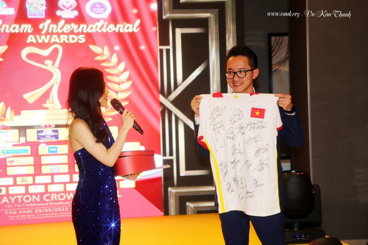 Tôn vinh cộng đồng người Việt Nam tại Vương quốc Anh Tôn vinh cộng đồng người Việt Nam tại Vương quốc Anh