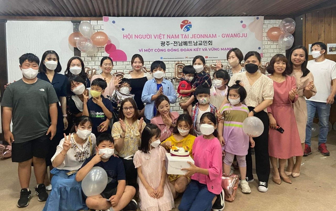Hội người Việt tại Jeonnam-Gwangju (Hàn Quốc) kỷ niệm 11 năm thành lập Hội người Việt tại Jeonnam-Gwangju (Hàn Quốc) kỷ niệm 11 năm thành lập