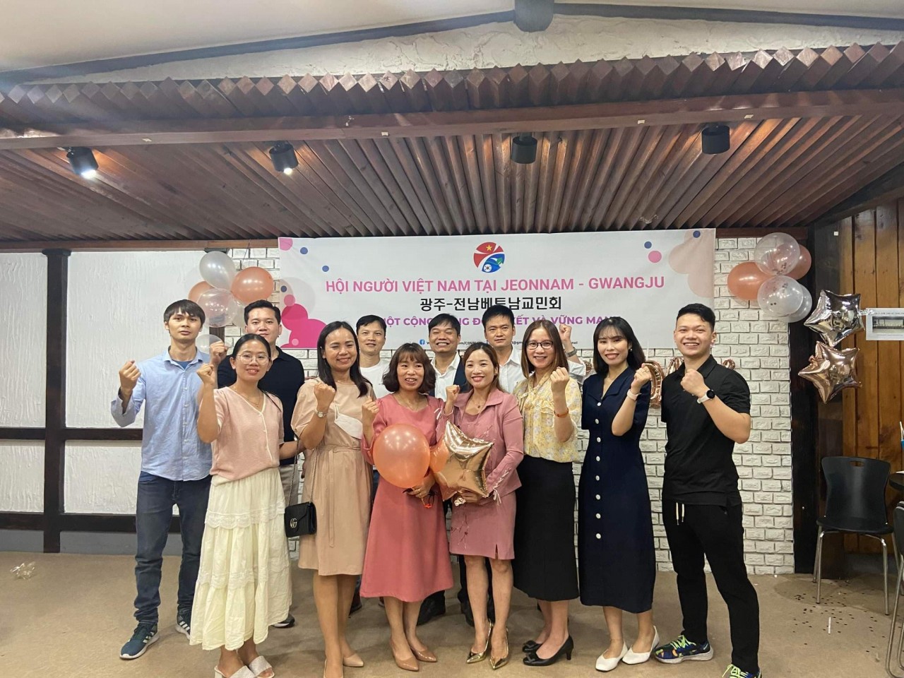 Hội người Việt tại Jeonnam-Gwangju (Hàn Quốc) kỷ niệm 11 năm thành lập Hội người Việt tại Jeonnam-Gwangju (Hàn Quốc) kỷ niệm 11 năm thành lập