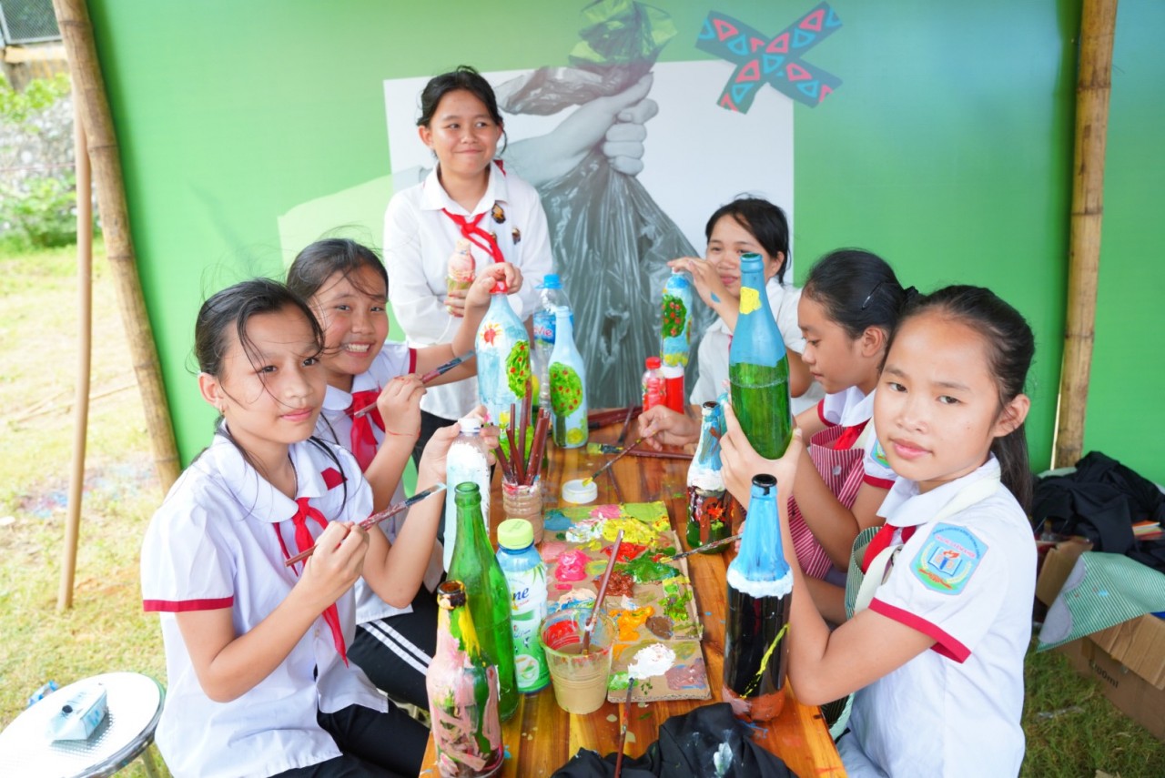 600 trẻ em, giáo viên huyện Mai Châu (Hoà Bình) tham dự “Ngày hội Bảo vệ môi trường” 600 trẻ em, giáo viên huyện Mai Châu (Hoà Bình) tham dự “Ngày hội Bảo vệ môi trường”