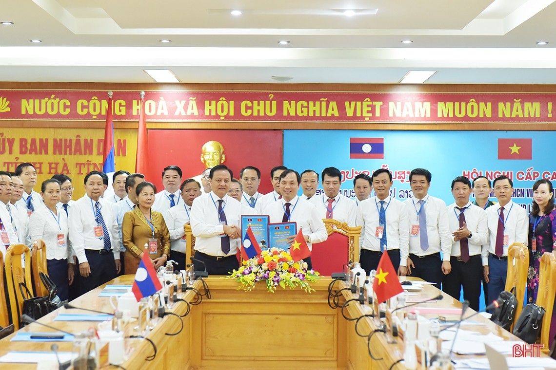 Thắt chặt quan hệ hữu nghị, hợp tác toàn diện giữa 2 tỉnh Hà Tĩnh và Savannakhet Thắt chặt quan hệ hữu nghị, hợp tác toàn diện giữa 2 tỉnh Hà Tĩnh và Savannakhet