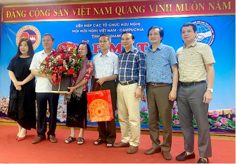 Bắc Giang: Gặp mặt kỷ niệm 55 năm Ngày thiết lập quan hệ ngoại giao Việt Nam - Campuchia Bắc Giang: Gặp mặt kỷ niệm 55 năm Ngày thiết lập quan hệ ngoại giao Việt Nam - Campuchia