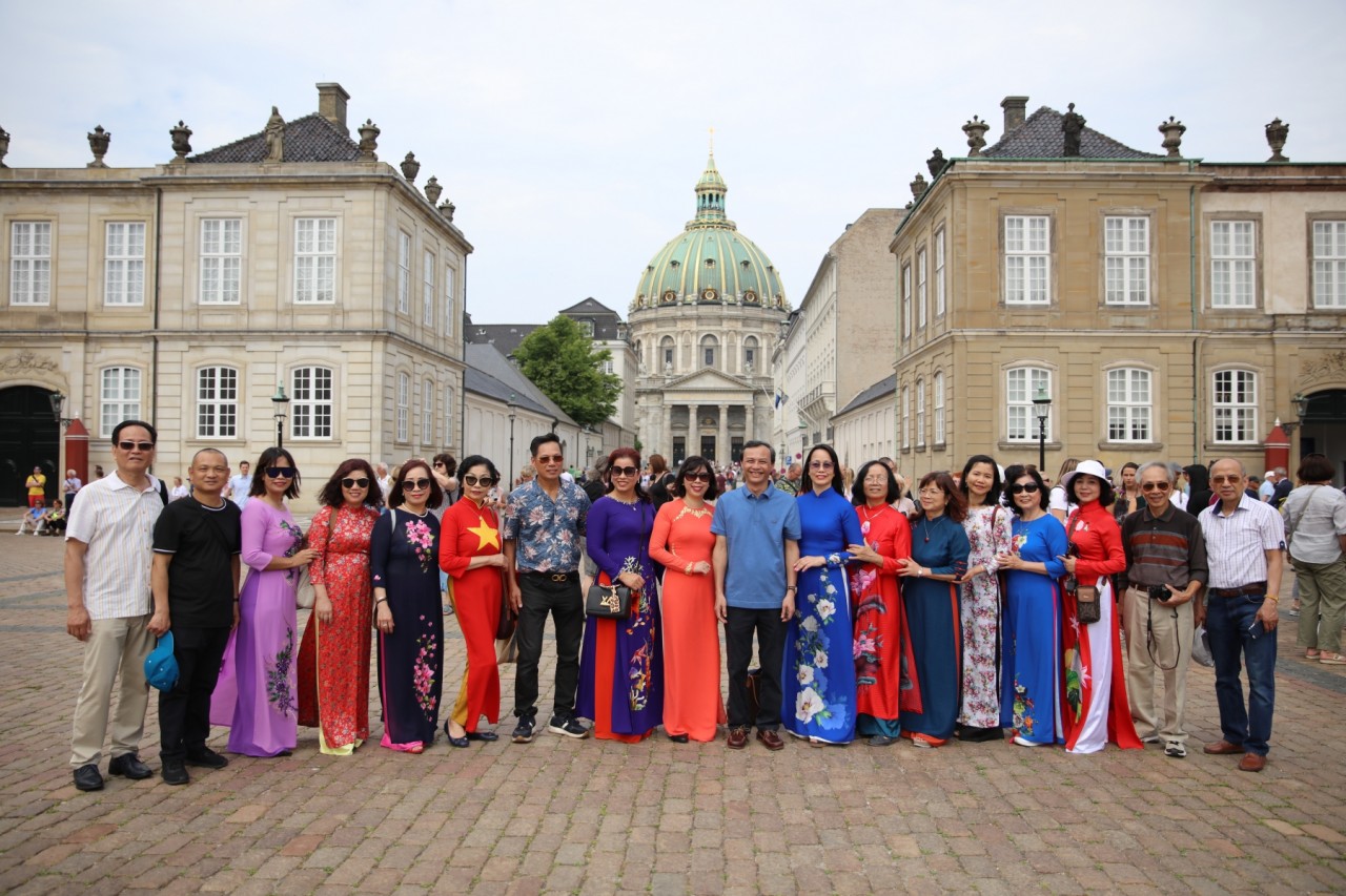 Gặp mặt 20 “Chiến sĩ Trường Sa” đến từ Ba Lan, Đức, Hungary, Pháp và Israel Gặp mặt 20 “Chiến sĩ Trường Sa” đến từ Ba Lan, Đức, Hungary, Pháp và Israel
