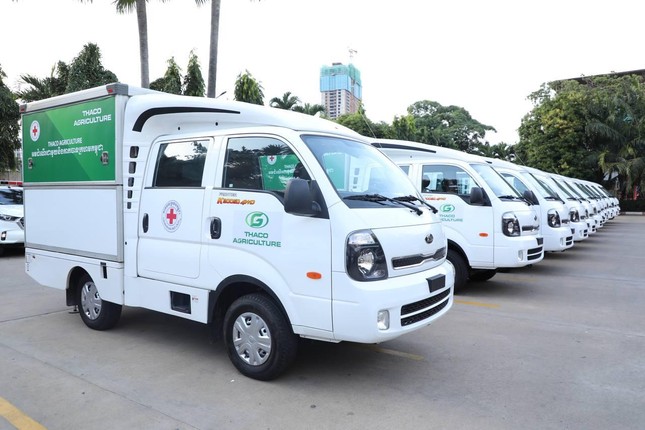 THACO AGRICULTURE tặng 15 xe khám chữa bệnh cơ động cho Hội chữ thập đỏ Campuchia THACO AGRICULTURE trao tặng 15 xe khám chữa bệnh cơ động cho Hội chữ thập đỏ Campuchia ảnh 4