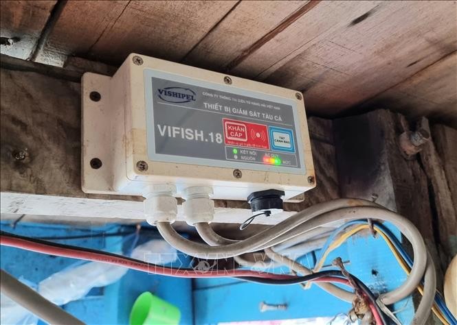 Thiết bị giám sát hành trình lắp đặt trên tàu cá của ngư dân Ninh Thuận. (Nguồn: TTXVN) Thiết bị giám sát hành trình lắp đặt trên tàu cá của ngư dân Ninh Thuận. (Nguồn: TTXVN)