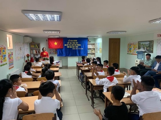 Lớp học tiếng Việt khu đô thị Làng Sen (Ukraine) khai giảng năm học mới Lớp học tiếng Việt khu đô thị Làng Sen (Ukraine) khai giảng năm học mới