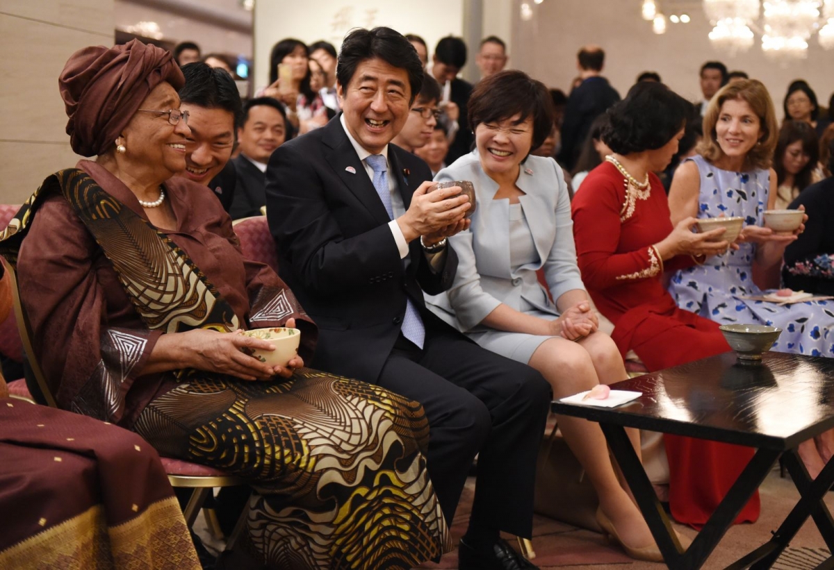 nhung hinh anh an tuong trong cuoc doi va su nghiep cuu thu tuong abe shinzo hinh anh 17