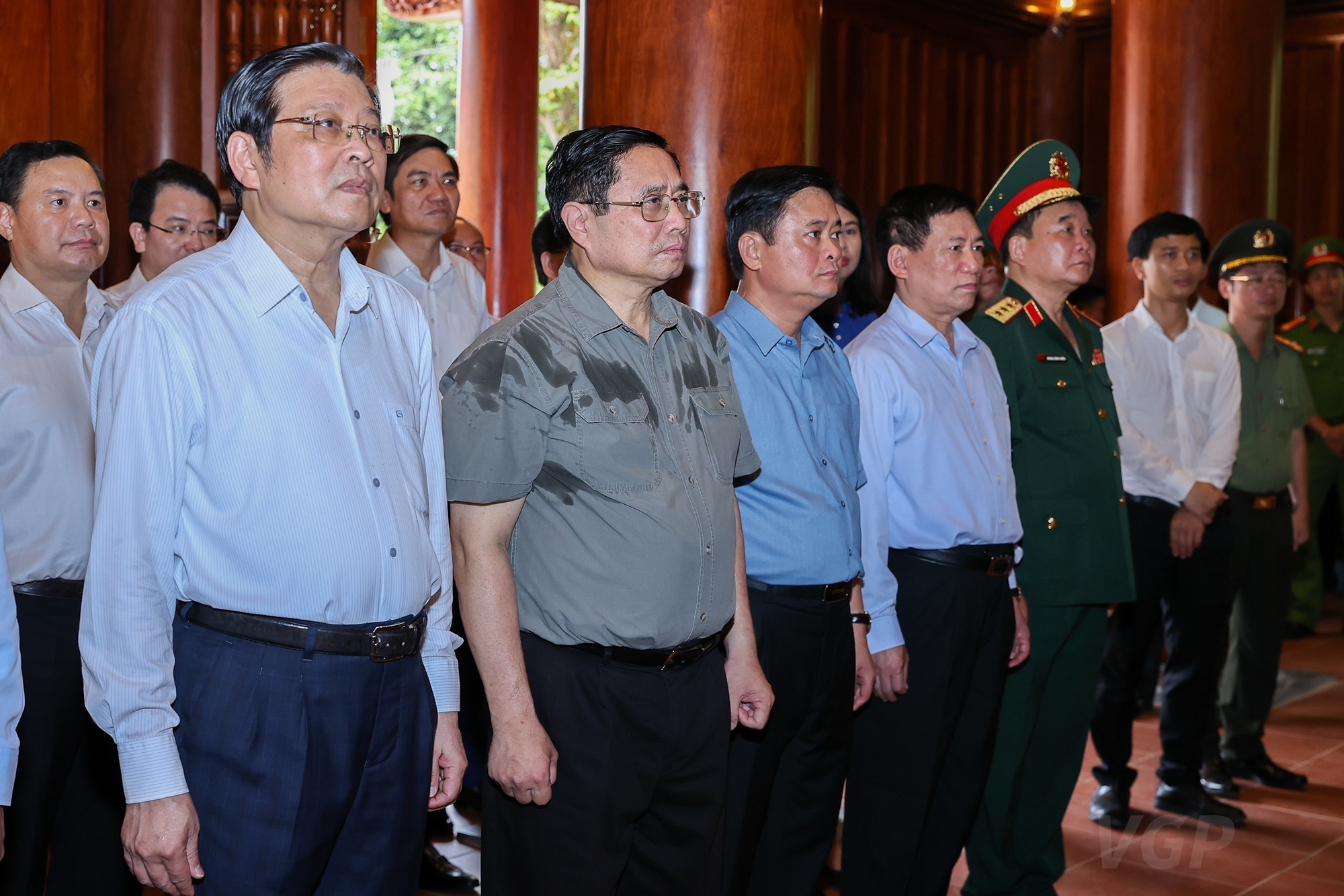 Thủ tướng dâng hương tưởng niệm Chủ tịch Hồ Chí Minh, tri ân anh hùng, liệt sĩ tại các ‘địa chỉ đỏ’ ở Nghệ An - Ảnh 2. Thủ tướng dâng hương tưởng niệm Chủ tịch Hồ Chí Minh, tri ân anh hùng, liệt sĩ tại các ‘địa chỉ đỏ’ ở Nghệ An - Ảnh 2.