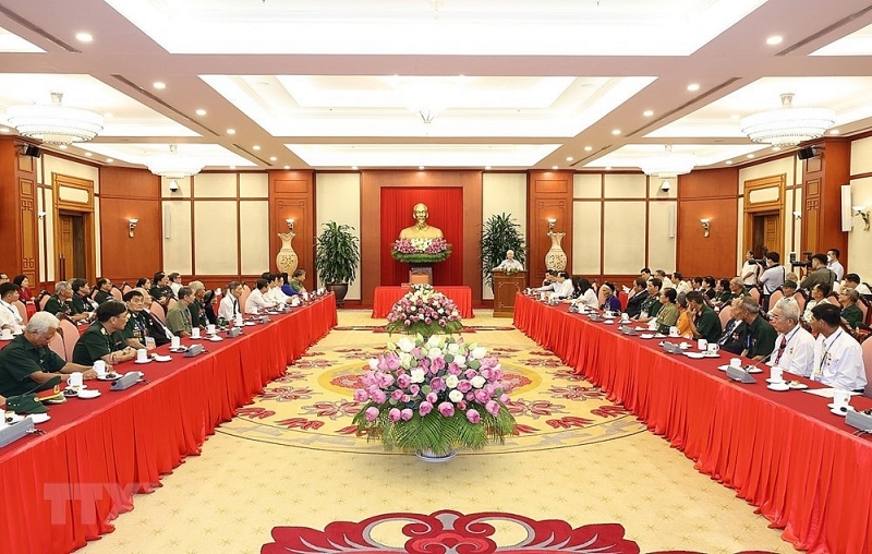 Tổng Bí thư gặp mặt thân mật các đại biểu người có công tiêu biểu tong bi thu gap mat than mat cac dai bieu nguoi co cong tieu bieu