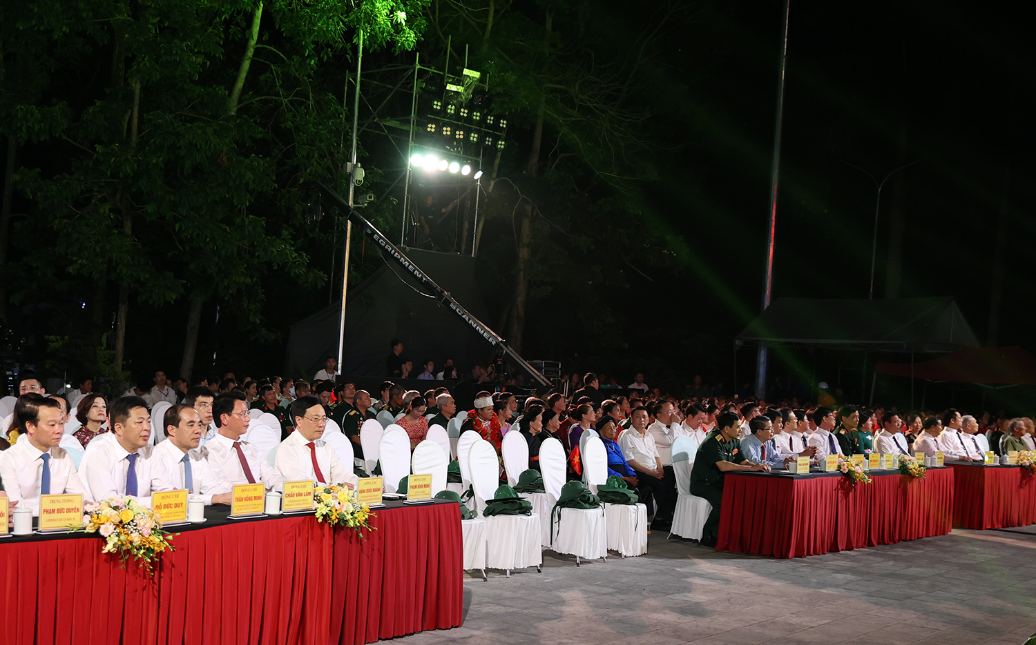 TRỰC TIẾP: 'Khúc tráng ca hòa bình' tái hiện và khắc ghi những trang sử hào hùng - Ảnh 8. TRỰC TIẾP: 'Khúc tráng ca hòa bình' tái hiện và khắc ghi những trang sử hào hùng - Ảnh 8.