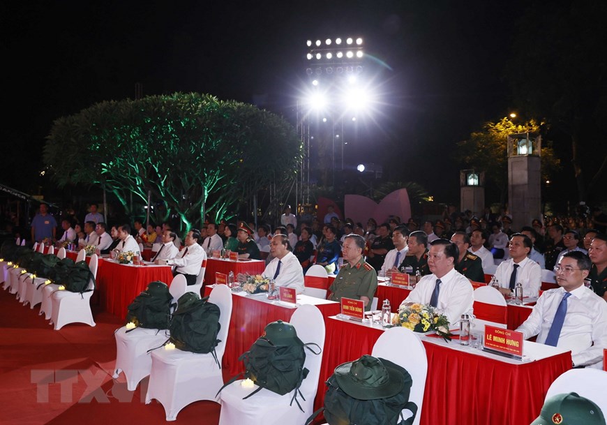 TRỰC TIẾP: 'Khúc tráng ca hòa bình' tái hiện và khắc ghi những trang sử hào hùng - Ảnh 3. TRỰC TIẾP: 'Khúc tráng ca hòa bình' tái hiện và khắc ghi những trang sử hào hùng - Ảnh 3.