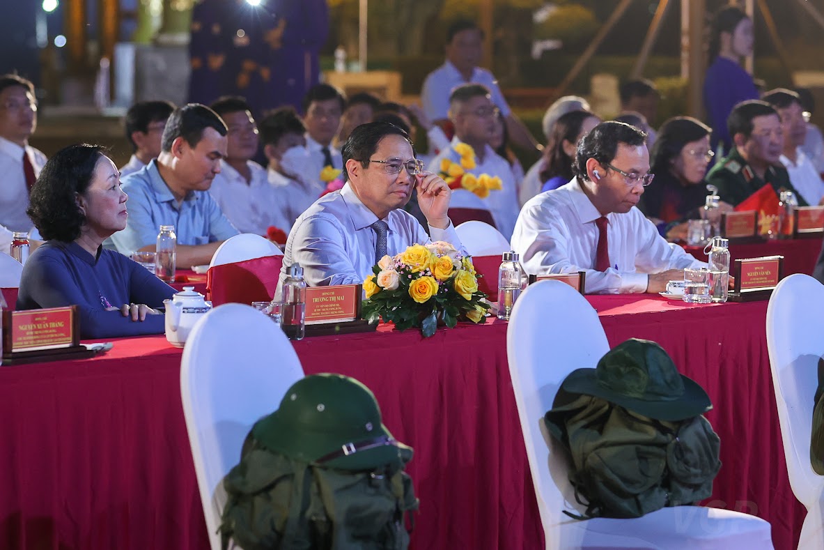 TRỰC TIẾP: 'Khúc tráng ca hòa bình' tái hiện và khắc ghi những trang sử hào hùng - Ảnh 5. TRỰC TIẾP: 'Khúc tráng ca hòa bình' tái hiện và khắc ghi những trang sử hào hùng - Ảnh 5.