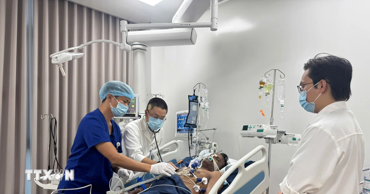 Điện chia buồn về vụ tàu du lịch gặp nạn tại An Giang