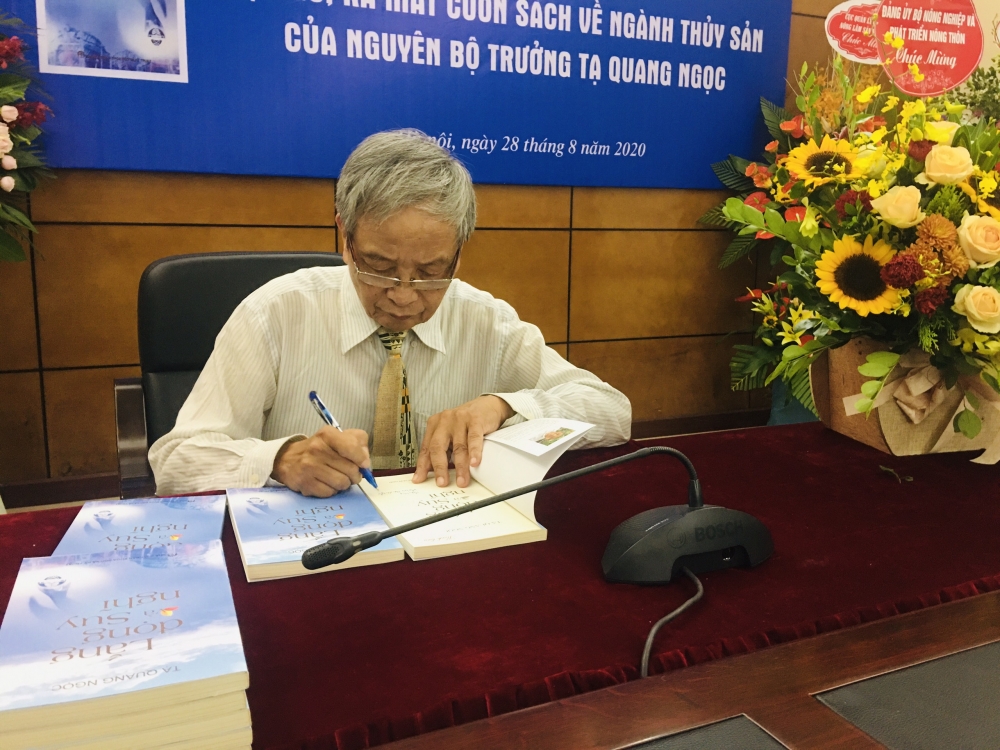 Chủ tịch Hội nghị Việt Nam – Thái Lan Tạ Quang Ngọc ra mắt sách về ngành thủy sản chu tich hoi nghi viet nam thai lan ta quang ngoc ra mat sach ve nganh thuy san