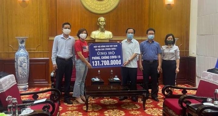 Hiệp hội Đồng bào hải ngoại Việt Nam tại Macau (Trung Quốc) trao quà ủng hộ quê hương chống dịch Hiệp hội Đồng bào hải ngoại Việt Nam tại Macau (Trung Quốc) trao quà ủng hộ quê hương chống dịch