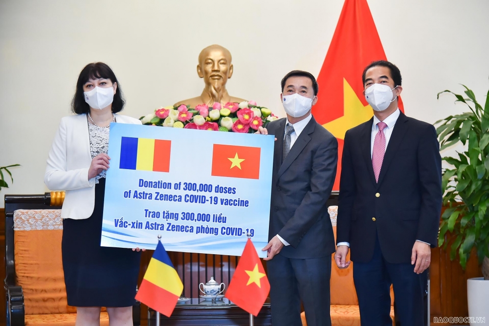 Romania tặng 300.000 liều vaccine AstraZeneca cho Việt Nam Romania tặng 300.000 liều vaccine AstraZeneca cho Việt Nam