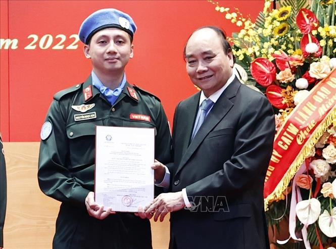Chủ tịch nước trao quyết định cho sĩ quan công an đi thực hiện gìn giữ hòa bình LHQ - Ảnh 2. Chủ tịch nước trao quyết định cho sĩ quan công an đi thực hiện gìn giữ hòa bình LHQ - Ảnh 2.