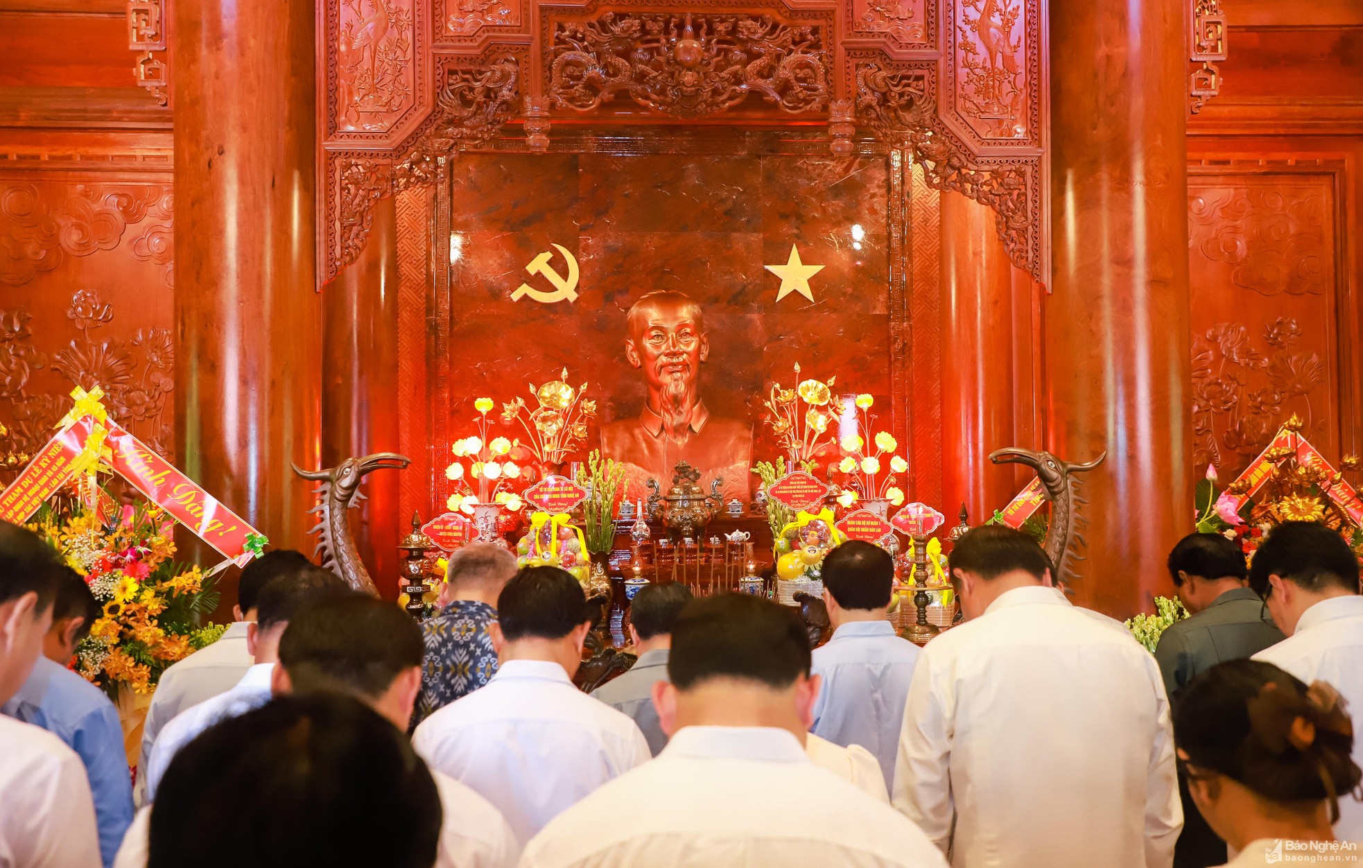 Đoàn đại biểu Việt Nam - Lào dâng hương tưởng niệm Chủ tịch Hồ Chí Minh Đoàn đại biểu Việt Nam - Lào dâng hương tưởng niệm Chủ tịch Hồ Chí Minh ảnh 2