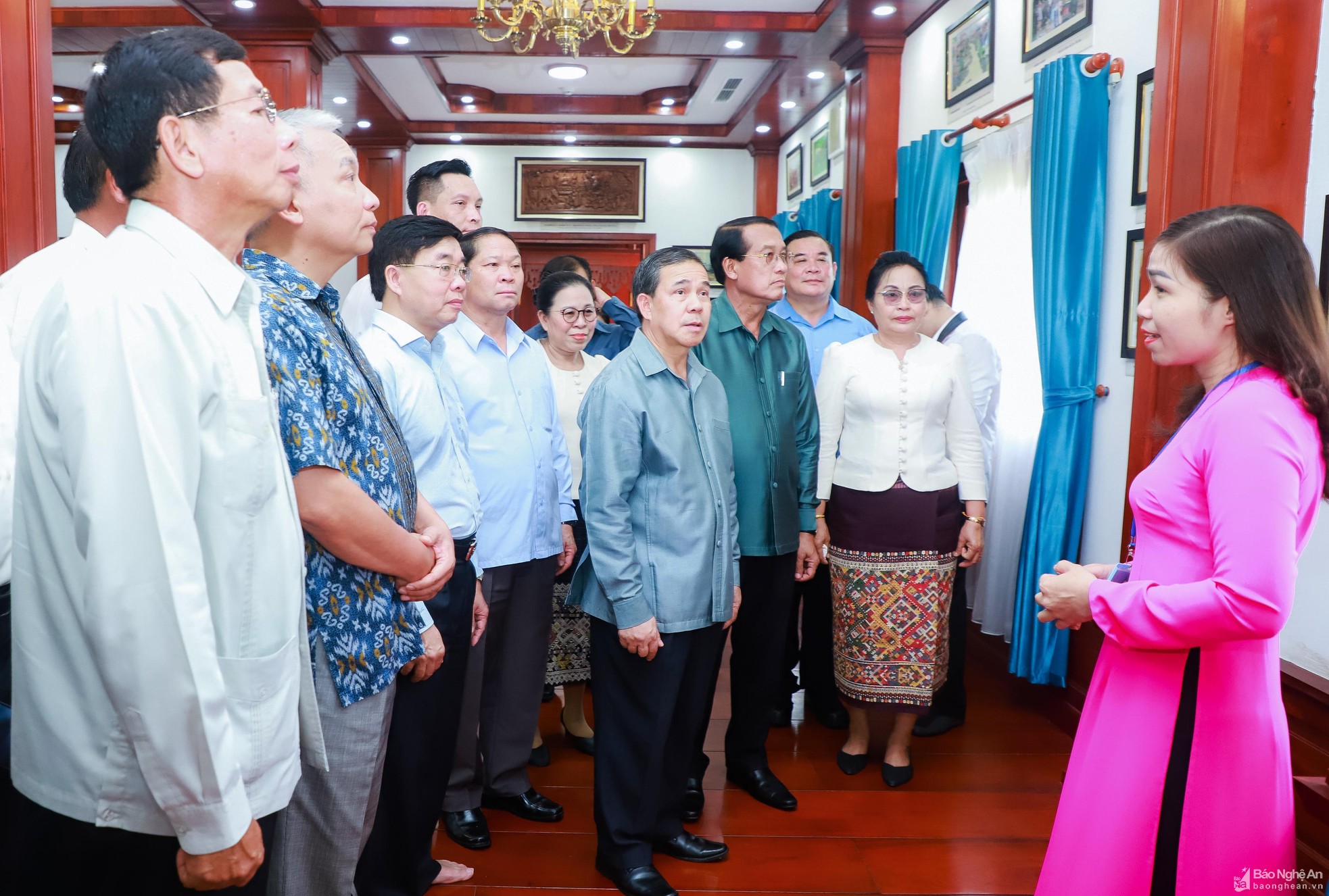Đoàn đại biểu Việt Nam - Lào dâng hương tưởng niệm Chủ tịch Hồ Chí Minh Đoàn đại biểu Việt Nam - Lào dâng hương tưởng niệm Chủ tịch Hồ Chí Minh ảnh 8