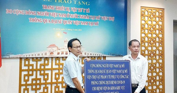 Kiều bào Mỹ viện trợ trang thiết bị y tế trị giá hơn 53.000 USD cho TP.HCM Kiều bào Mỹ viện trợ trang thiết bị y tế trị giá hơn 53.000 USD cho TP.HCM