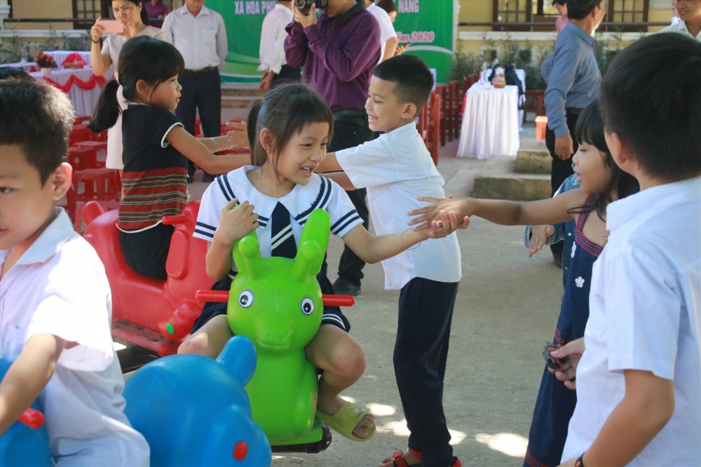 hoi dong bao an lien hop quoc thong qua tuyen bo chu tich ve tre em va xung dot vu trang