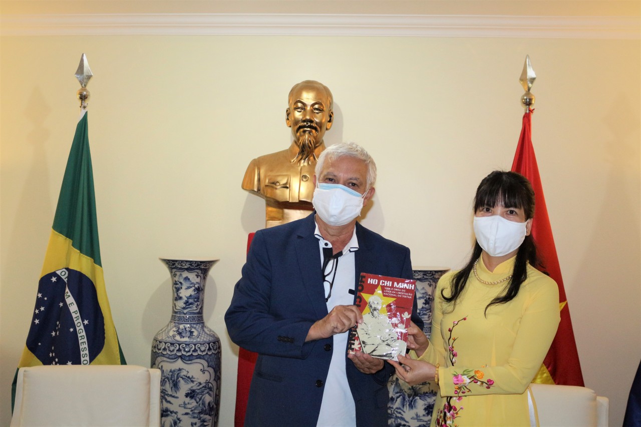 Đại sứ Phạm Thị Kim Hoa: Brazil là đối tác lớn, quan trọng hàng đầu tại Nam Mỹ của Việt Nam Đại sứ Phạm Thị Kim Hoa: Brazil là đối tác lớn, quan trọng hàng đầu tại Nam Mỹ của Việt Nam